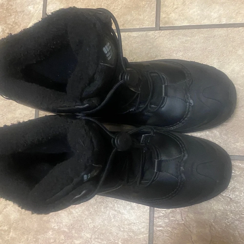Columbia Size 7 Black Lined Winter Boots